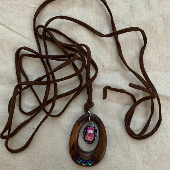 RARE Tarina Tarantino x Hello Kitty Necklace Cult Favorite collectable necklace - Picture 3 of 4